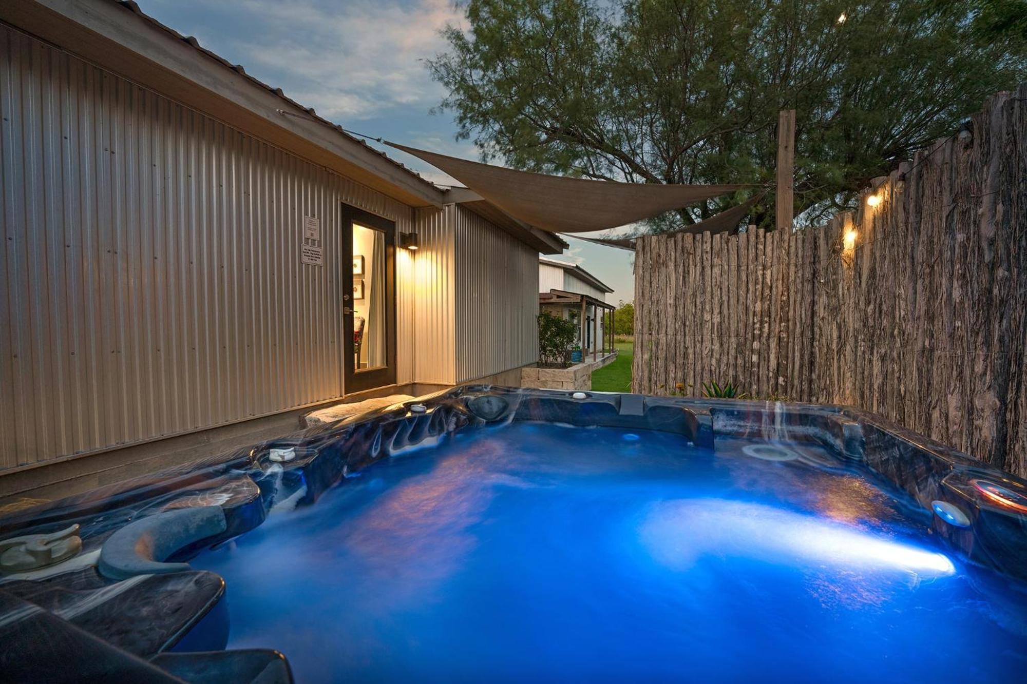 Claret House Full Kitchen And Private Hot Tub Villa เฟรเดอริกส์เบิร์ก ภายนอก รูปภาพ